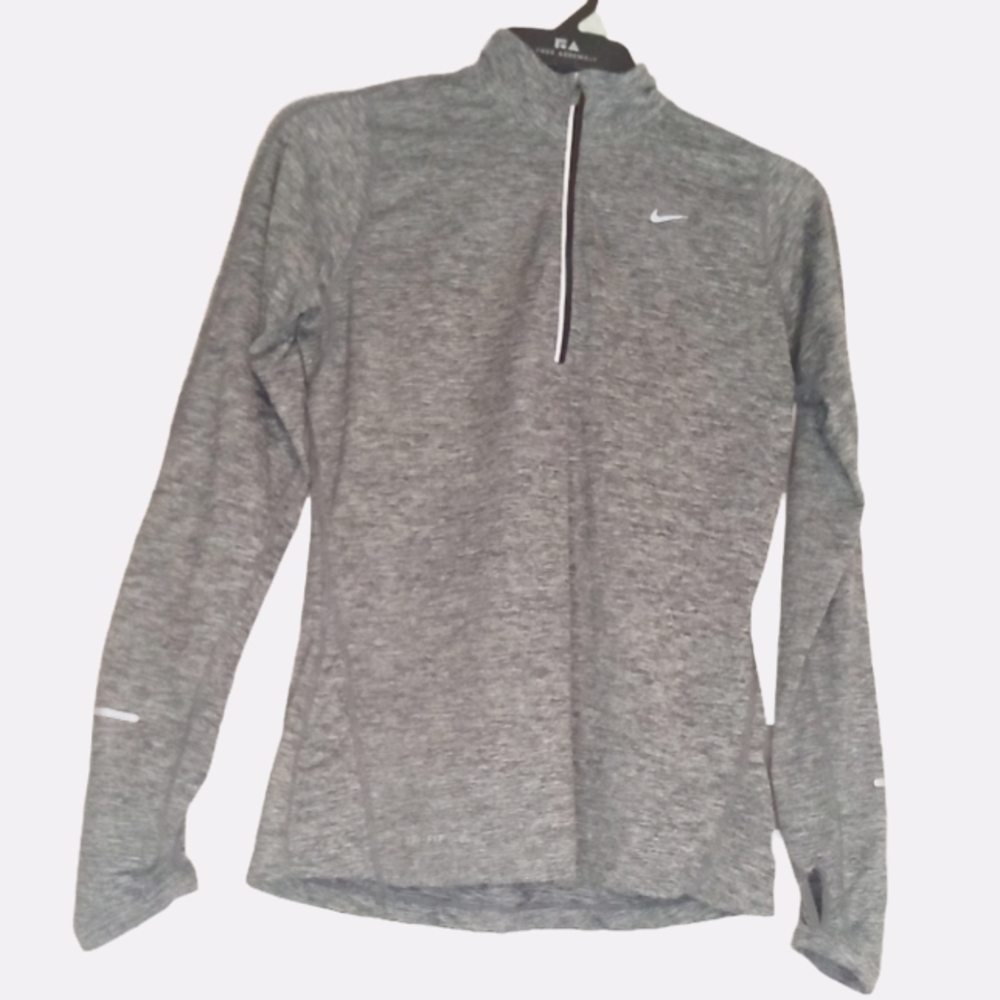 Nike element top with thumb hole sz.M